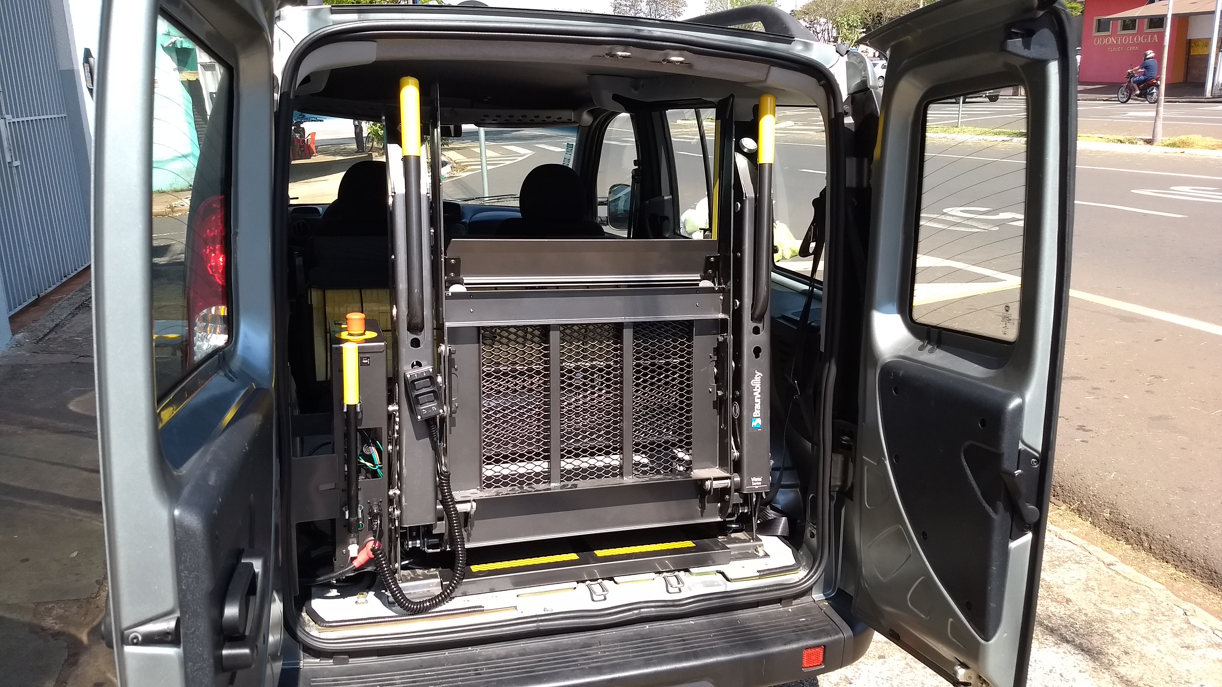 FIAT DOBLÔ - ADAPTADA PARA CADEIRANTE