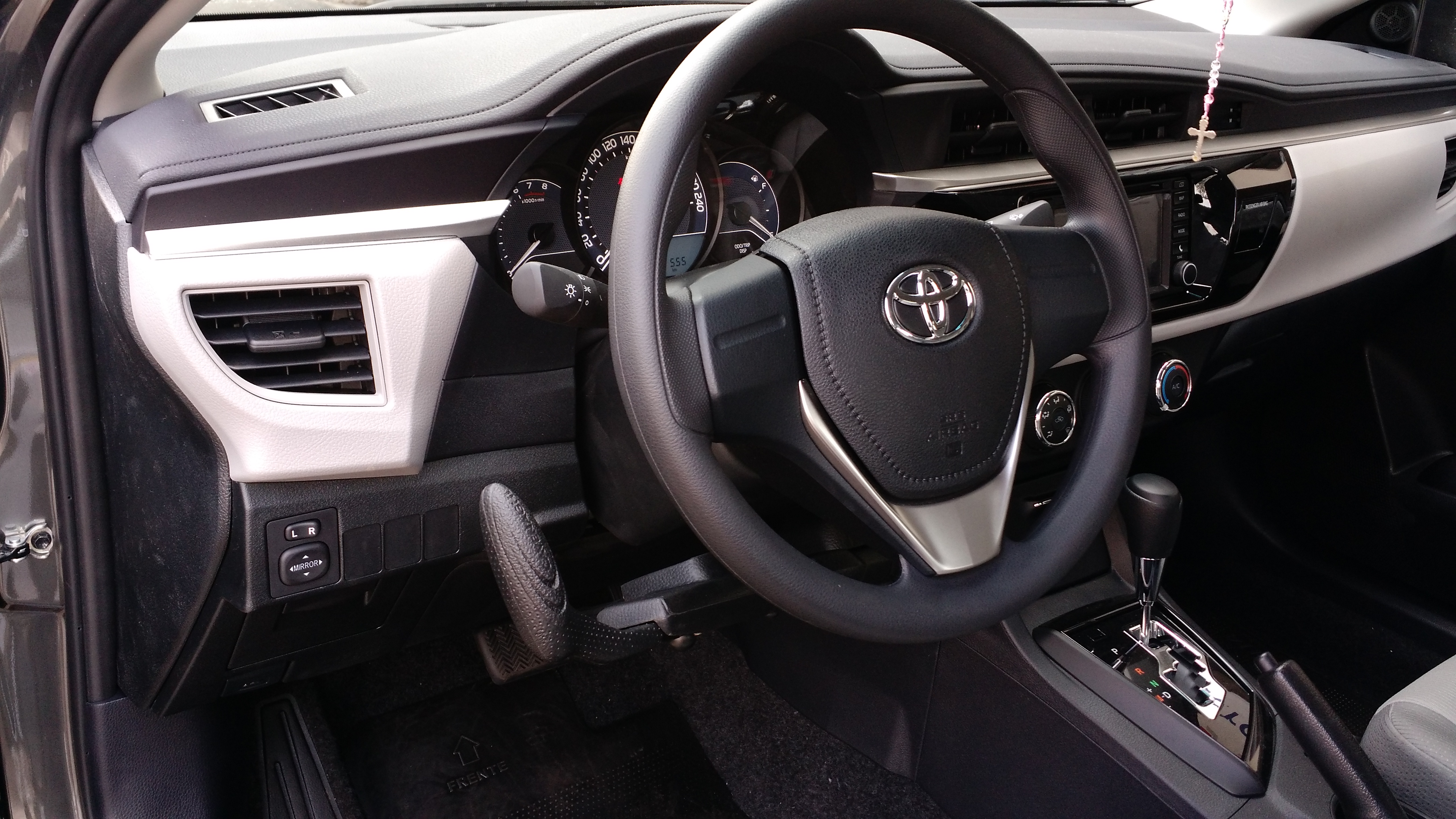 TOYOTA COROLLA - ACELERADOR E FREIO MANUAL