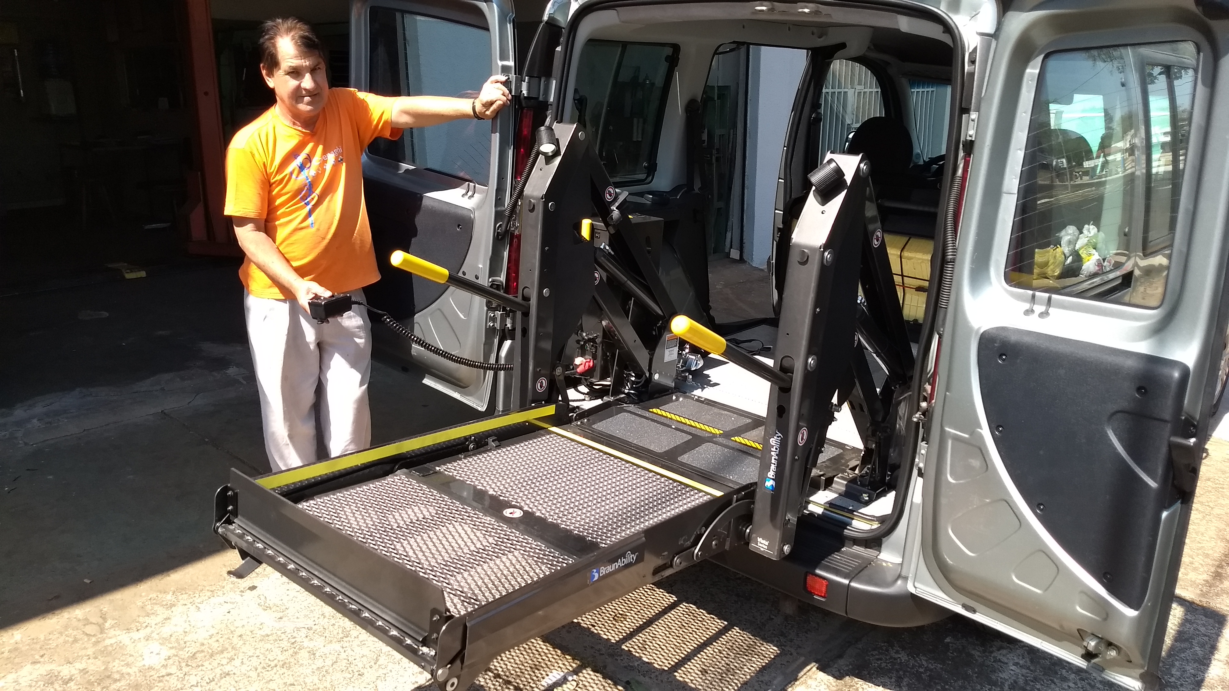 FIAT DOBLÔ - ADAPTADA PARA CADEIRANTE
