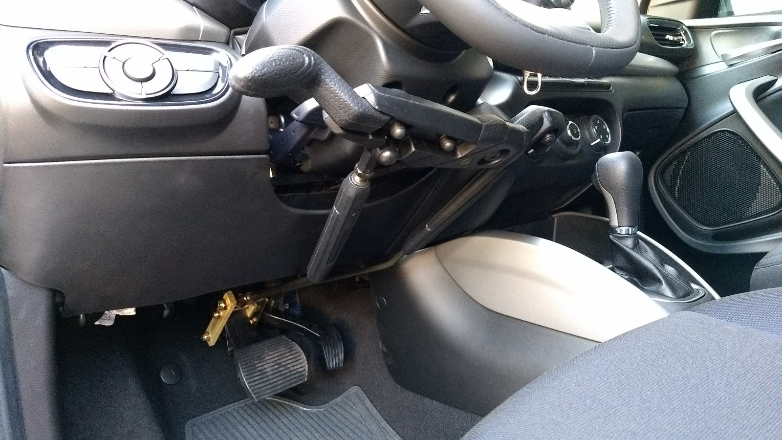 FIAT ARGO - ACELERADOR E FREIO MANUAL