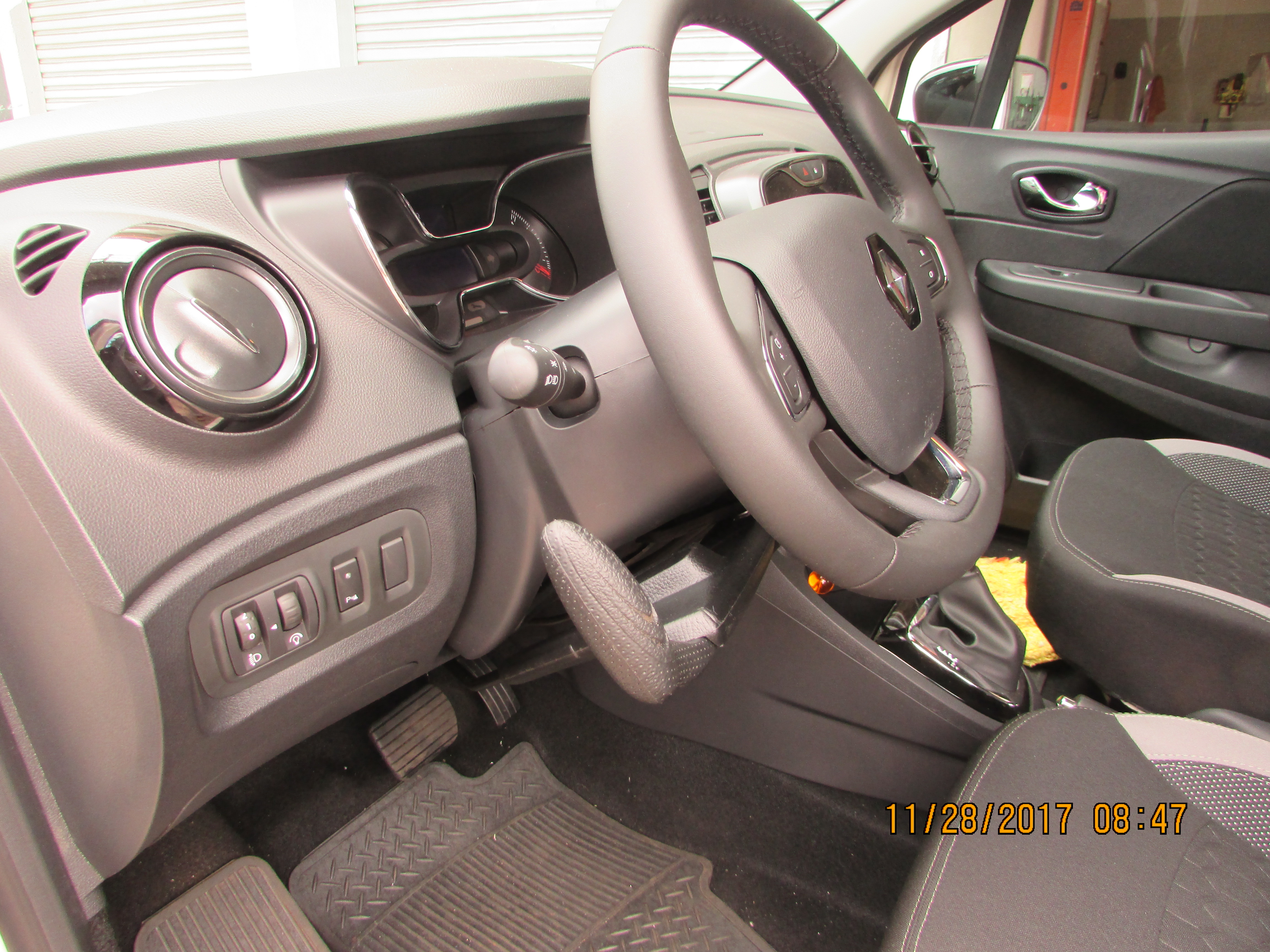 RENAULT CAPTUR - ACELERADOR E FREIO MANUAL