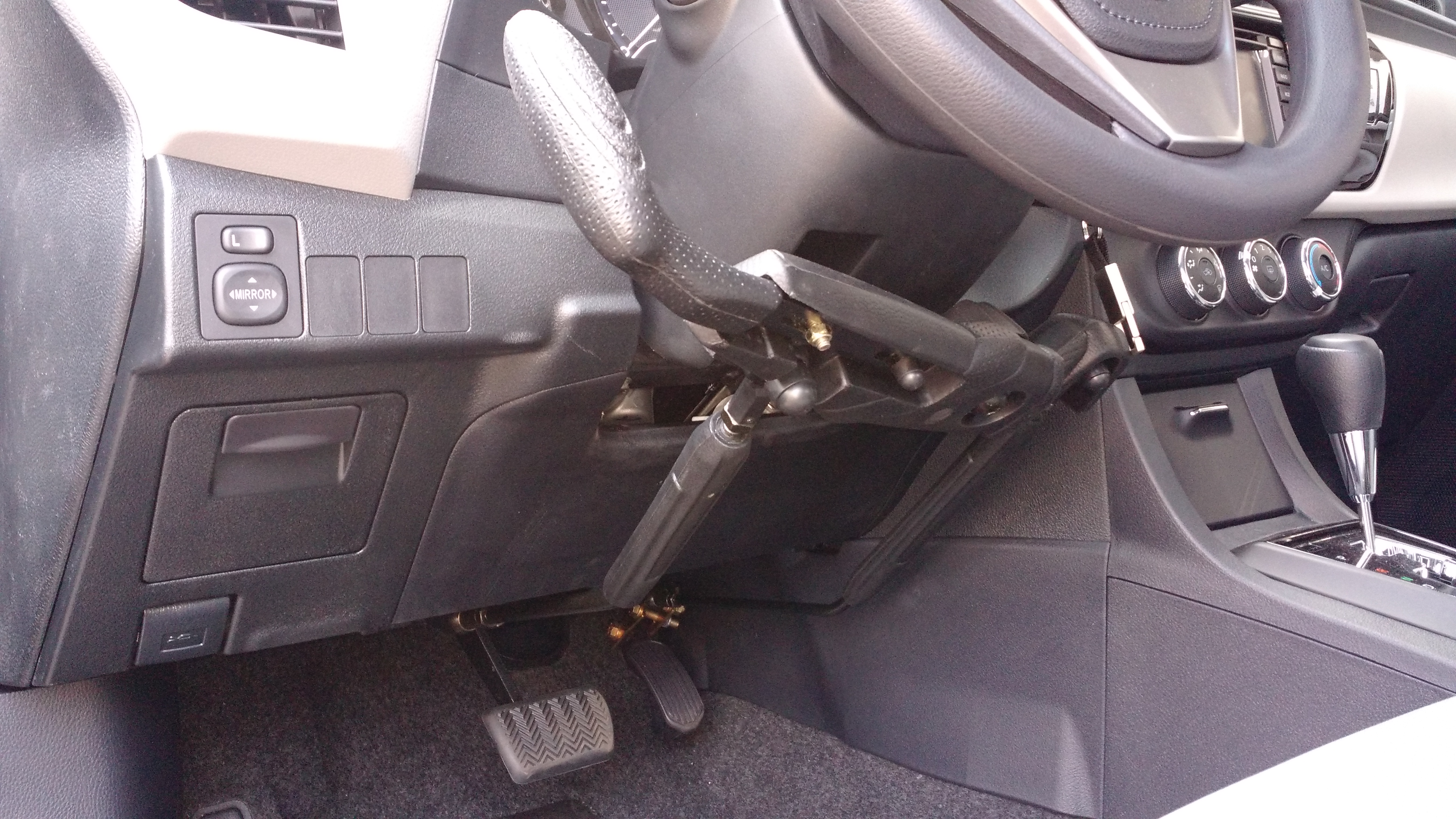 TOYOTA COROLLA - ACELERADOR E FREIO MANUAL
