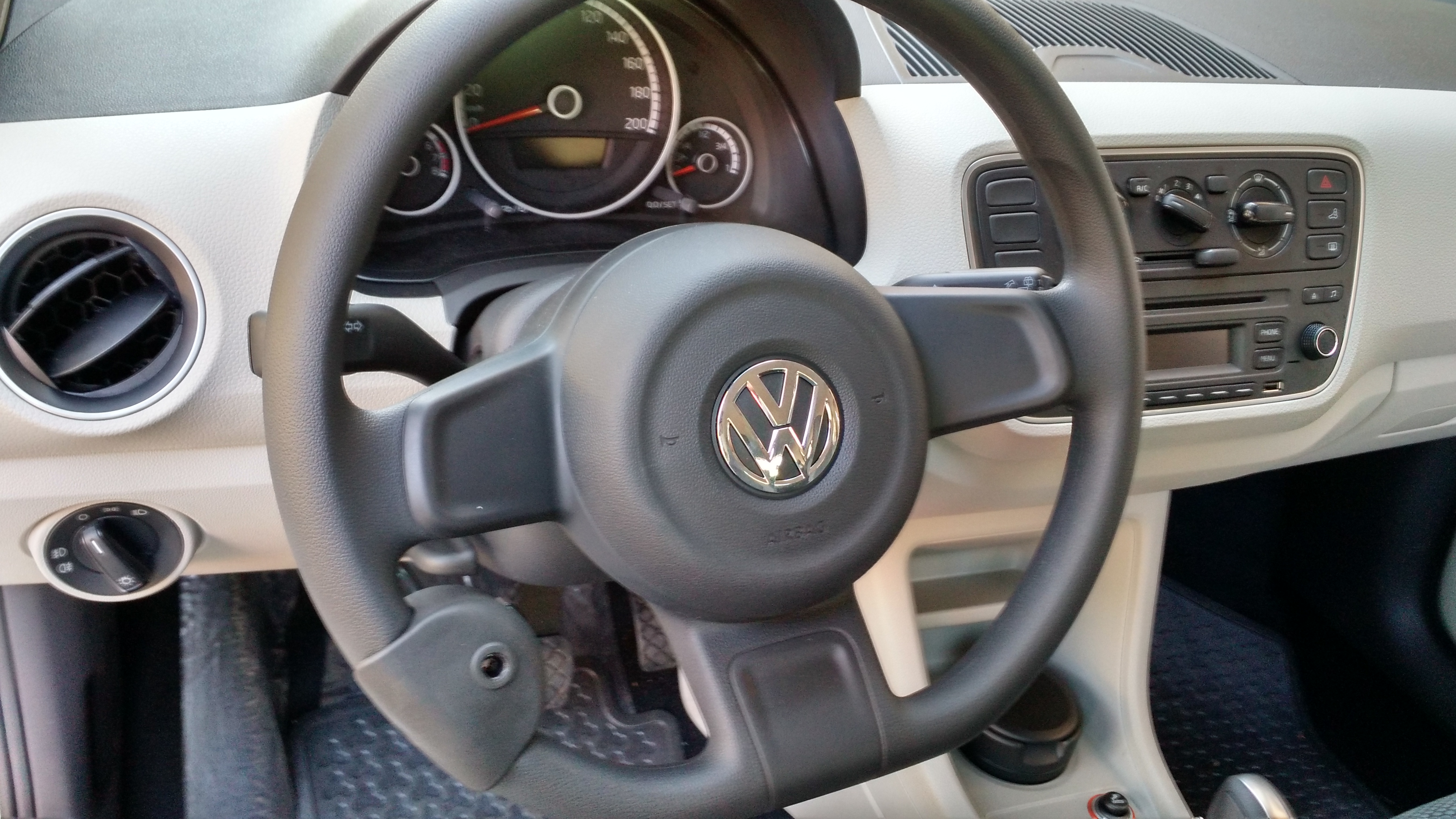 VW UP - COMANDOS DE PAINEL AO VOLANTE
