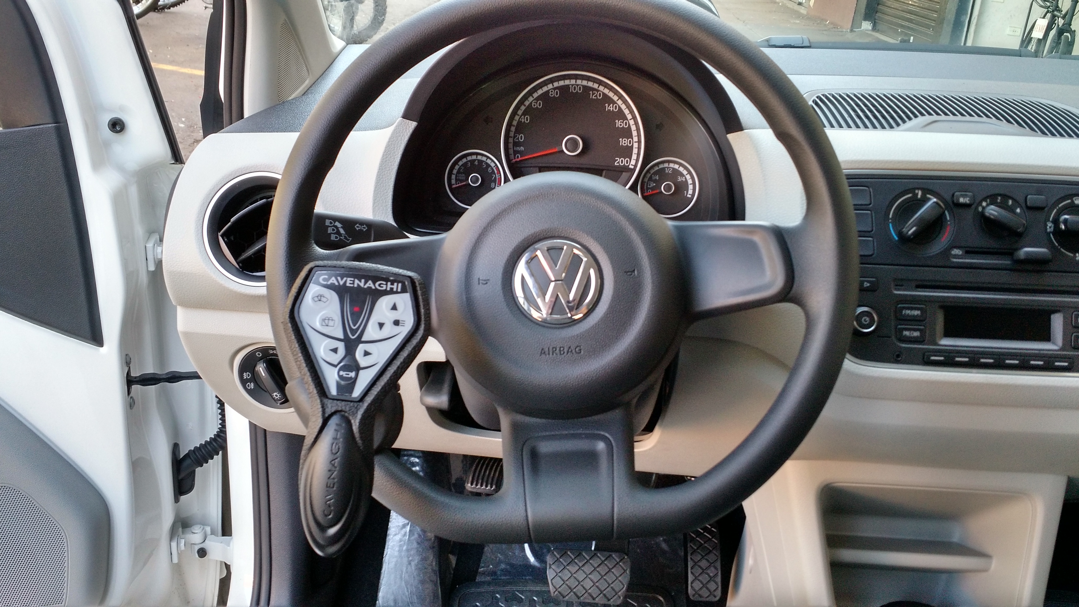 VW UP - COMANDOS DE PAINEL AO VOLANTE